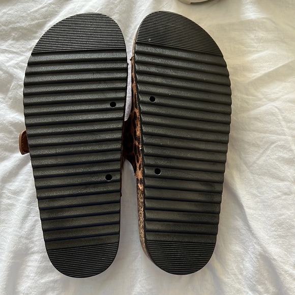 Cheetah sandals - Picture 2 of 3